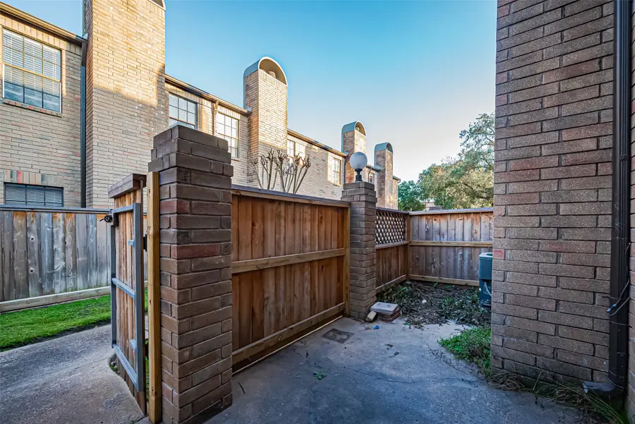 9850 Pagewood Lane #1207, Houston, TX 77042 - Image #3