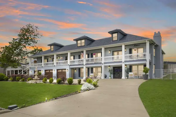 445 Laurel Cove W, Onalaska, TX 77360