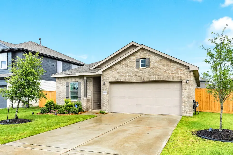 10514 Watershed Drive, Rosharon, TX 77583 - #2
