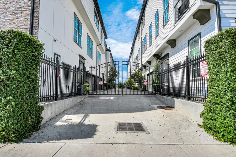 4136 Willowbend Boulevard, Houston, TX 77025 - Image #2