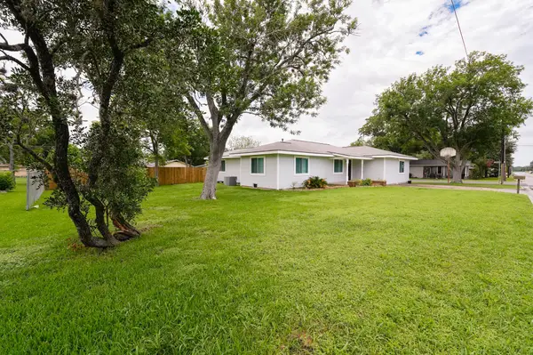 214 South Street, Schulenburg, TX 78956