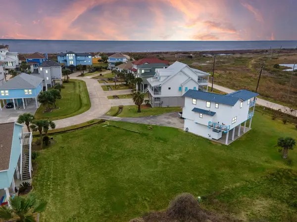 14426 Spyglass Circle, Galveston, TX 77554