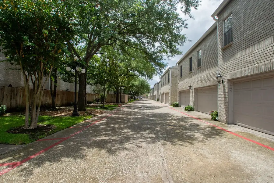 17597 Red Oak Drive #7597, Houston, TX 77090 - Image #2