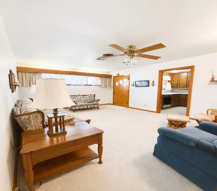 317 Richmond Street, Angleton, TX 77515 - #2