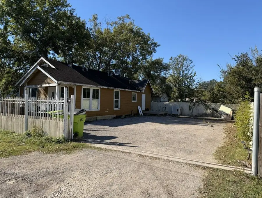 107 N 10th Street, Richmond, TX 77469 - Image #2