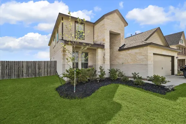 7207 Hillside Avenue, Mont Belvieu, TX 77523