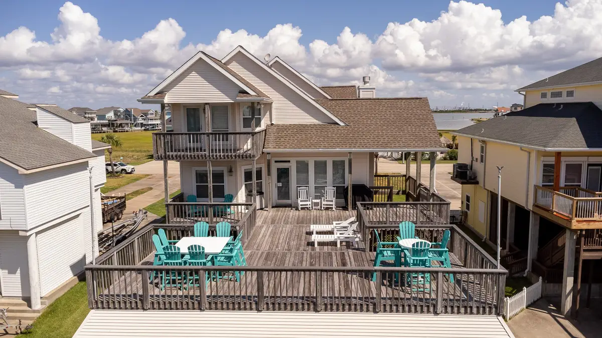 925 Tiki Drive, Tiki Island, TX 77554 - Image #1