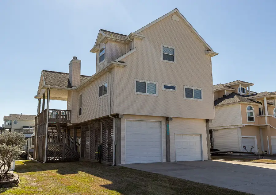 925 Tiki Drive, Tiki Island, TX 77554 - Image #2