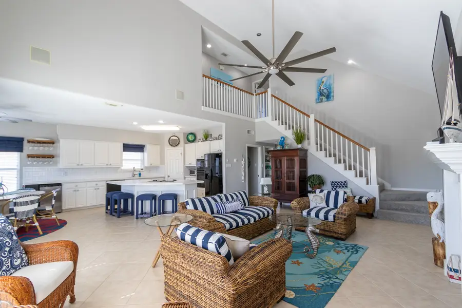 925 Tiki Drive, Tiki Island, TX 77554 - Image #3