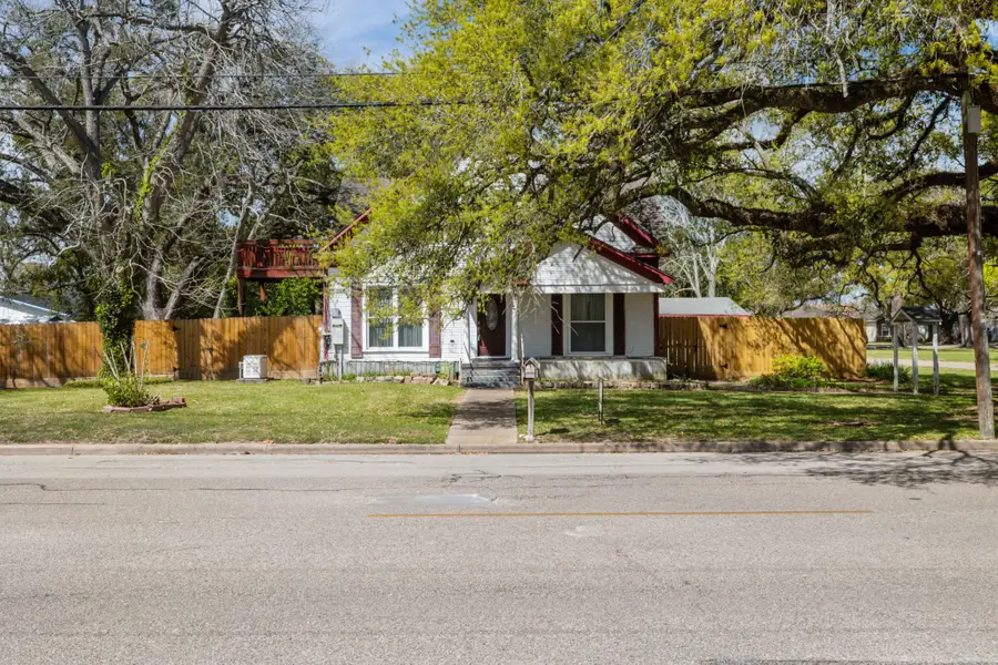 602 W Sealy Street, Alvin, TX 77511 - #2