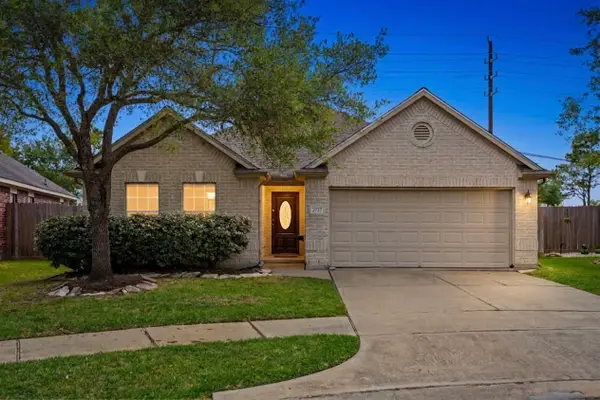 2727 Hidden Landing Drive, Pearland, TX 77584