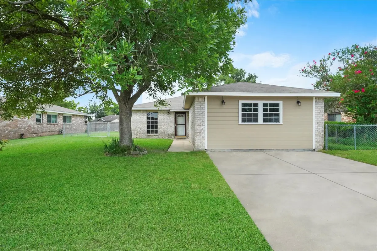 205 Bert Street, Angleton, TX 77515 - #1