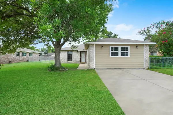 205 Bert Street, Angleton, TX 77515