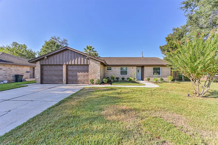 409 Linda Lane, Friendswood, TX 77546 - Image #2