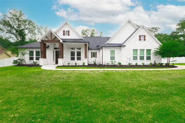 7070 Racehorse Drive, Waller, TX 77484