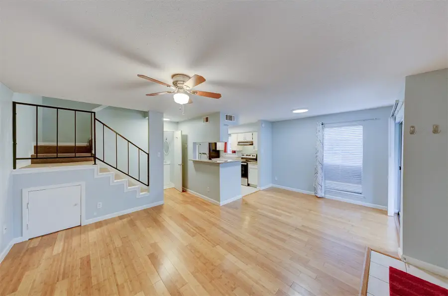 18800 Egret Bay Boulevard #201, Webster, TX 77058 - Image #2