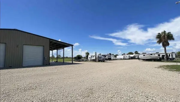 1021 N Tinkle Lane, Crystal Beach, TX 77650