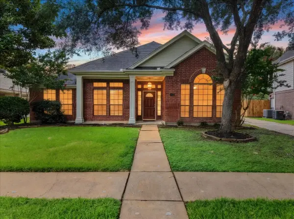 2021 Catamaran Drive, League City, TX 77573