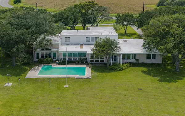 1700 S Virginia, Port Lavaca, TX 77979