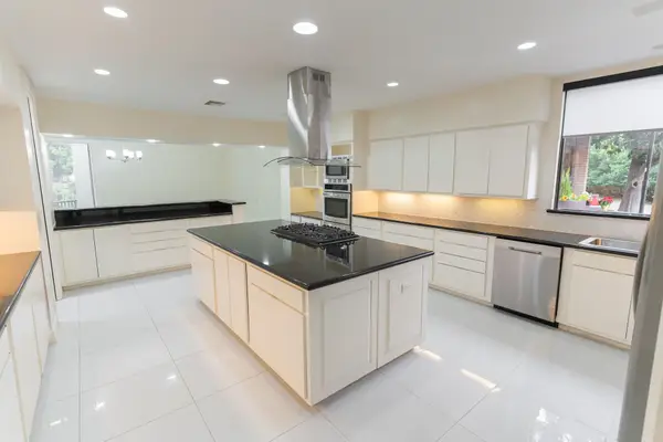 8800 Woodway Drive #10, Houston, TX 77063