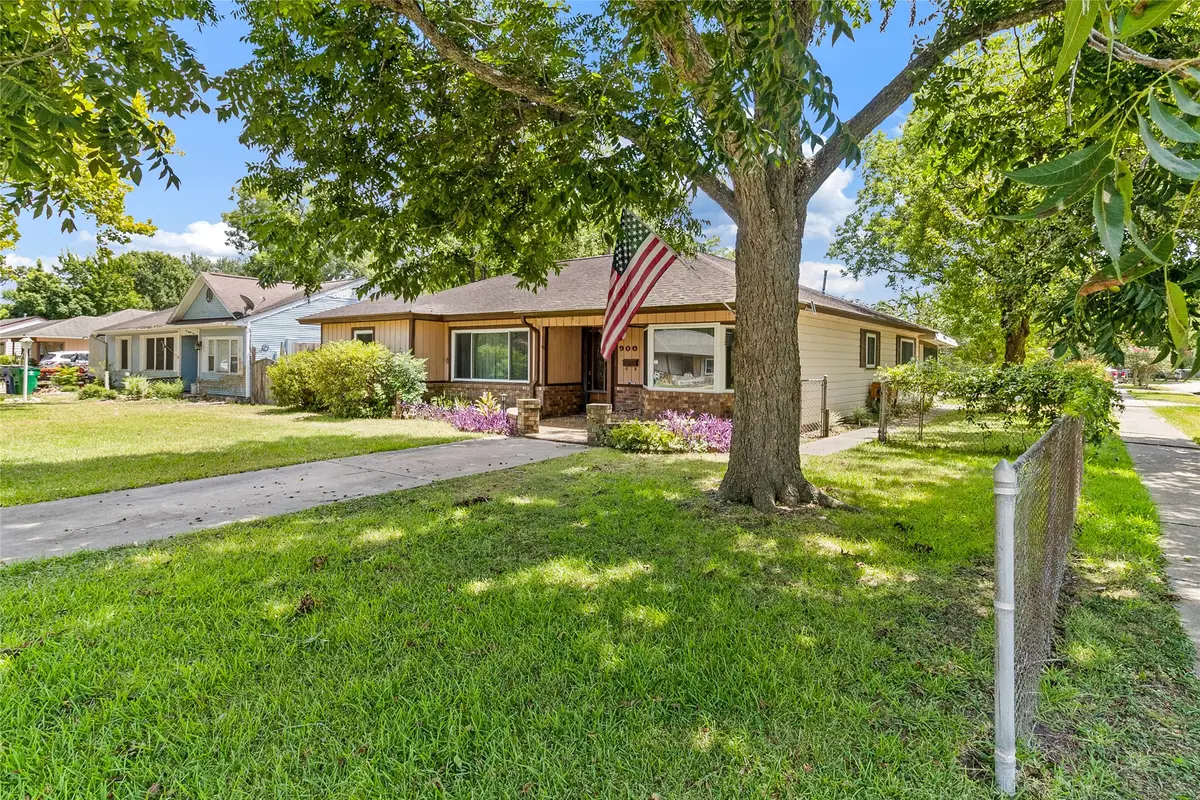 900 Wimberly Street, Angleton, TX 77515 - #1