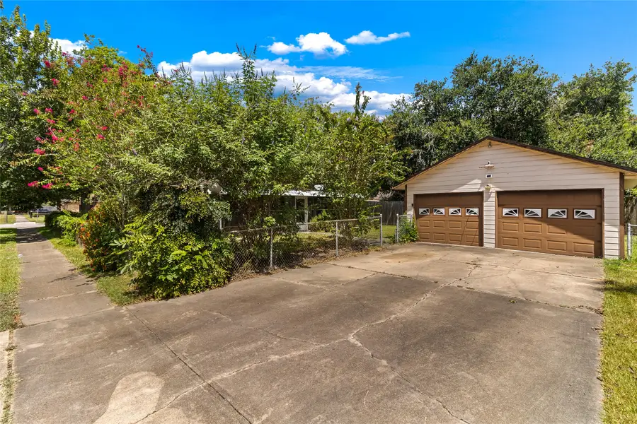 900 Wimberly Street, Angleton, TX 77515 - #2