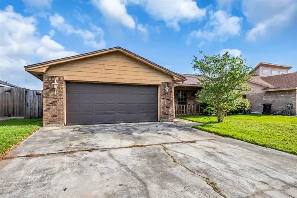 700 Briarclift Lane, Baytown, TX 77521