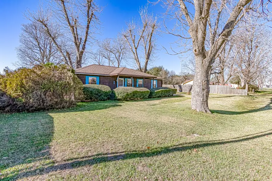 1529 E Taylor Lake Circle, Livingston, TX 77351 - Image #3