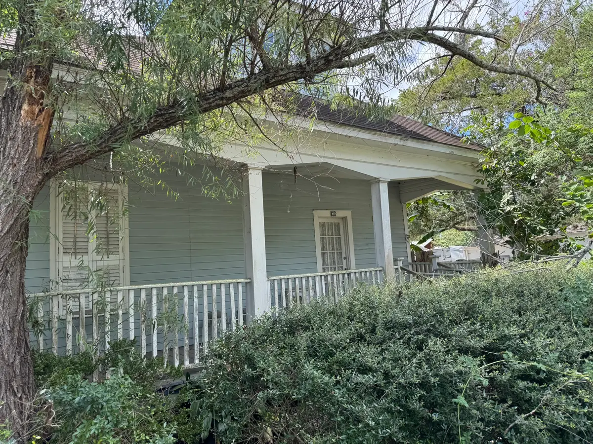 111 W Cleveland Street, Alvin, TX 77511 - #1