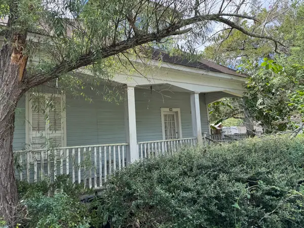 111 W Cleveland Street, Alvin, TX 77511