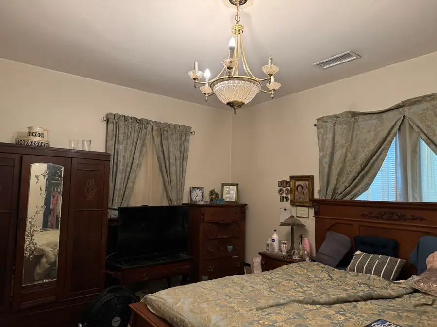 111 W Cleveland Street, Alvin, TX 77511 - #3