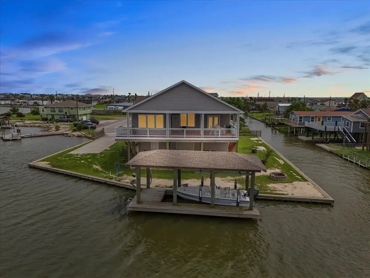 7014 Terrasso Drive, Hitchcock, TX 77563 - Image #1