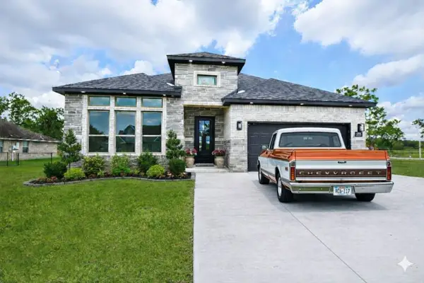 208 Silverleaf Road, Sweeny, TX 77480