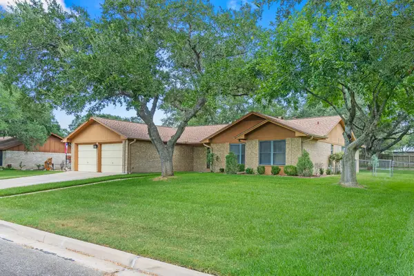 108 Meadow Creek Drive, Schulenburg, TX 78956