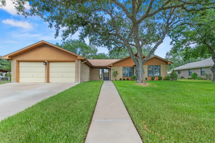 108 Meadow Creek Drive, Schulenburg, TX 78956 - #2