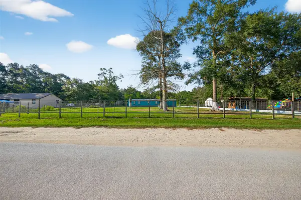 451 Trails End Drive, Cleveland, TX 77328