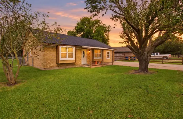 5106 3rd Street, Danbury, TX 77534