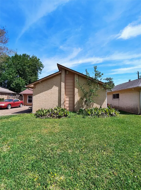 4827 Caroline Street, Pasadena, TX 77586