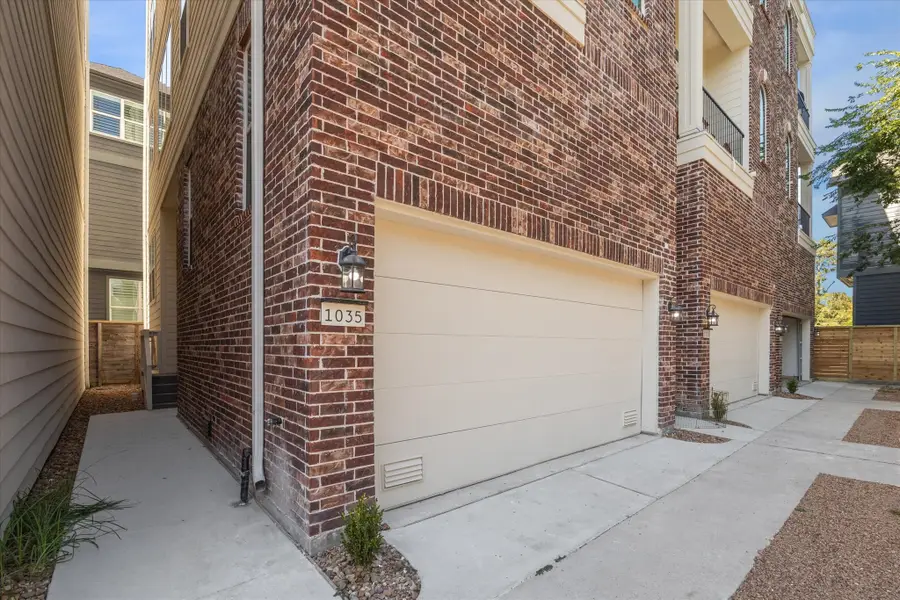 1033 W 17th Street, Houston, TX 77008 - Image #2
