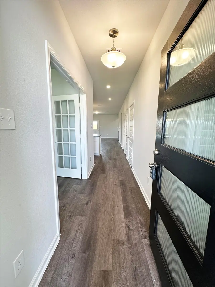 813 Apple Blossom Drive, La Marque, TX 77568 - Image #2