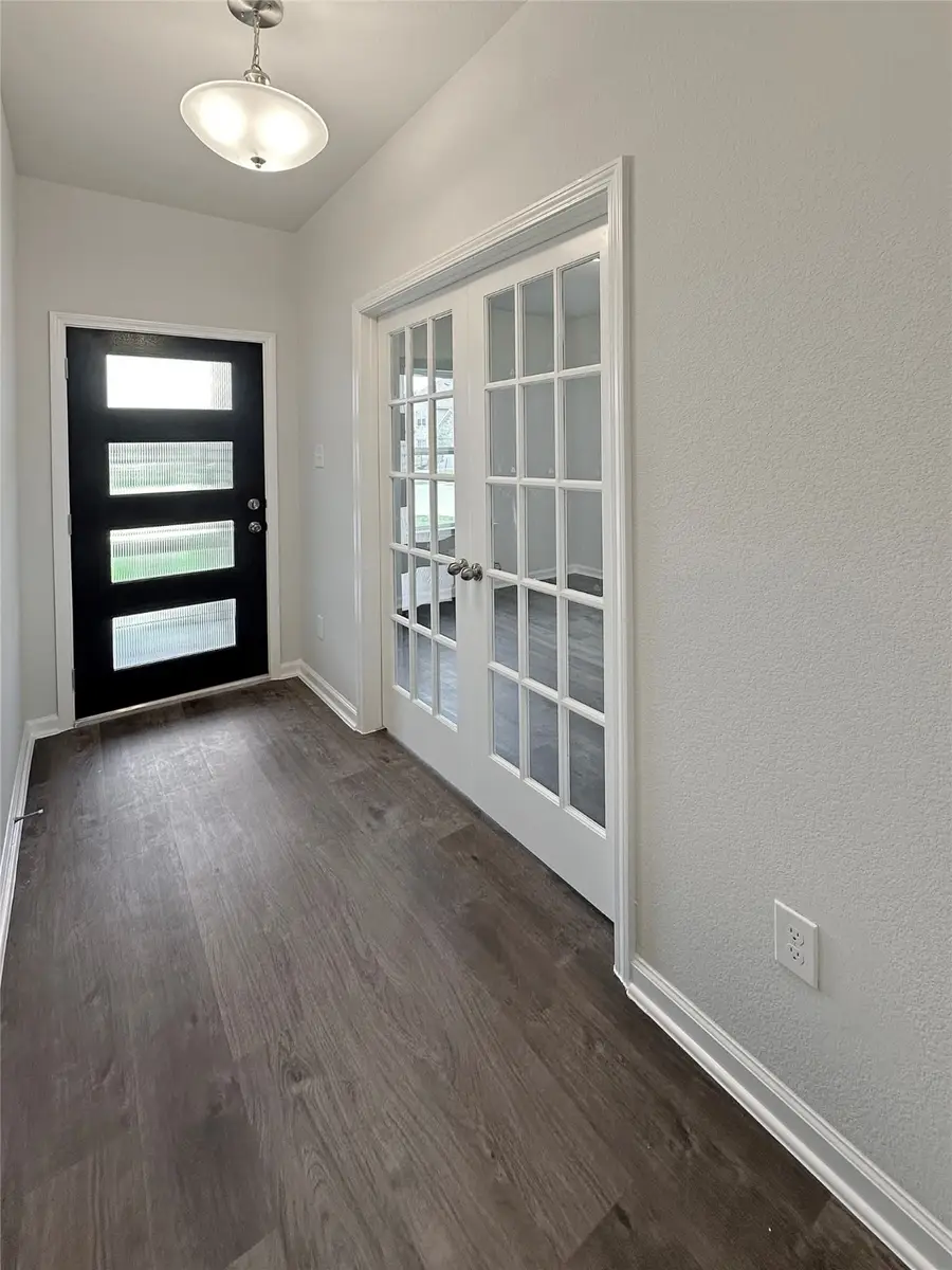 813 Apple Blossom Drive, La Marque, TX 77568 - Image #3