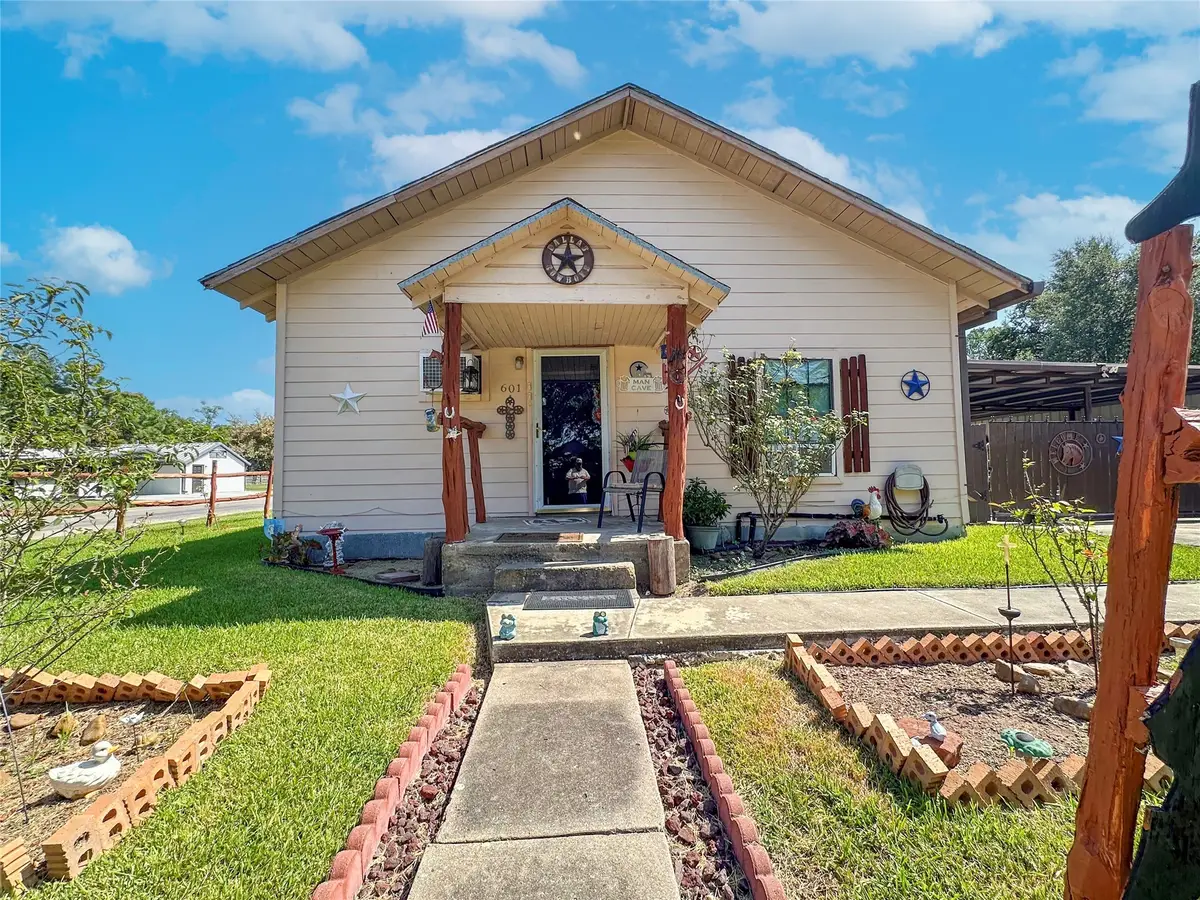 601 Oscar Street, El Campo, TX 77437 - Image #1