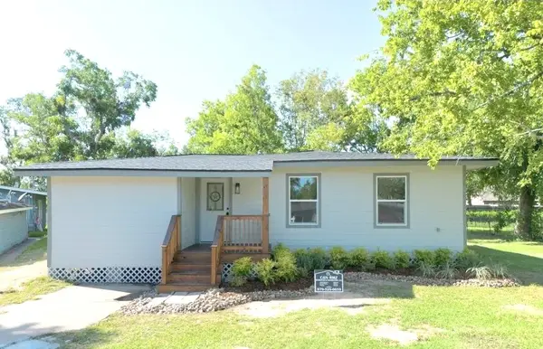 58 Hybiscus Court, Lake Jackson, TX 77566