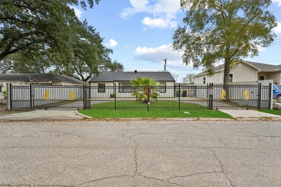 6159 Belmark Street, Houston, TX 77033 - Image #3