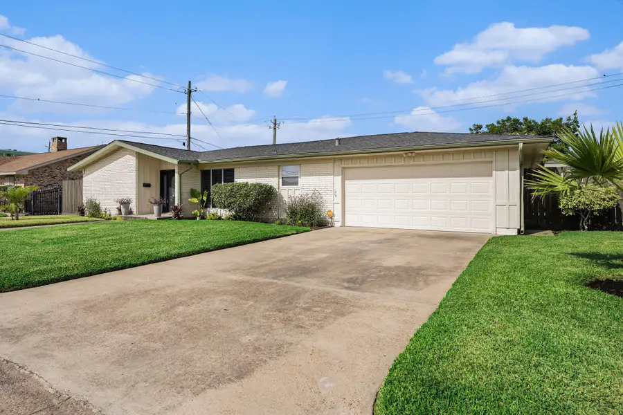 7730 Chantilly Circle, Galveston, TX 77551 - Image #2