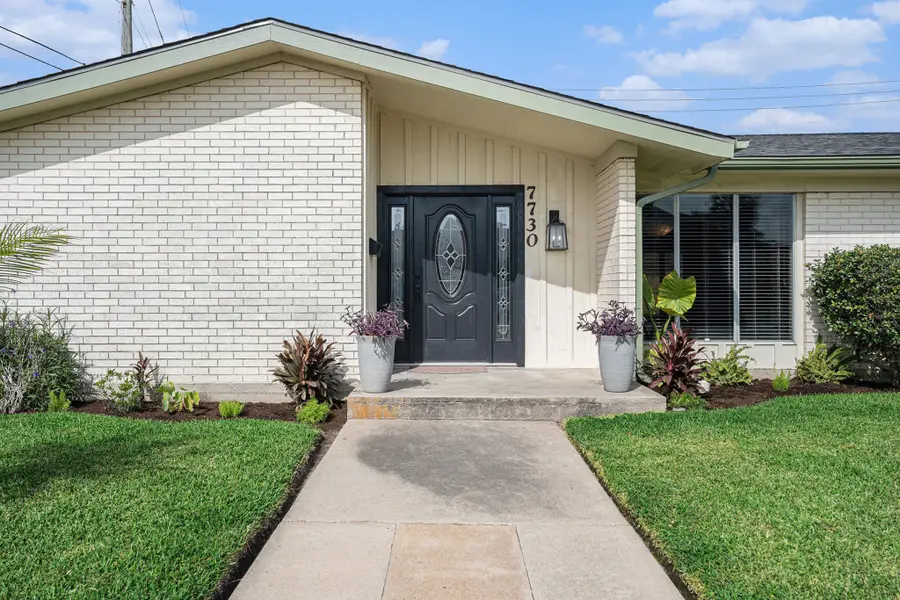 7730 Chantilly Circle, Galveston, TX 77551 - Image #3