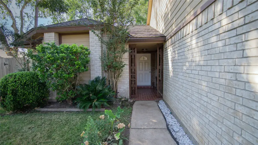 2206 Sunswept Court, Sugar Land, TX 77478 - Image #2