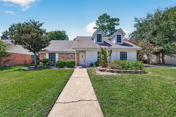 8215 Schaffer Ln, Houston, TX 77070