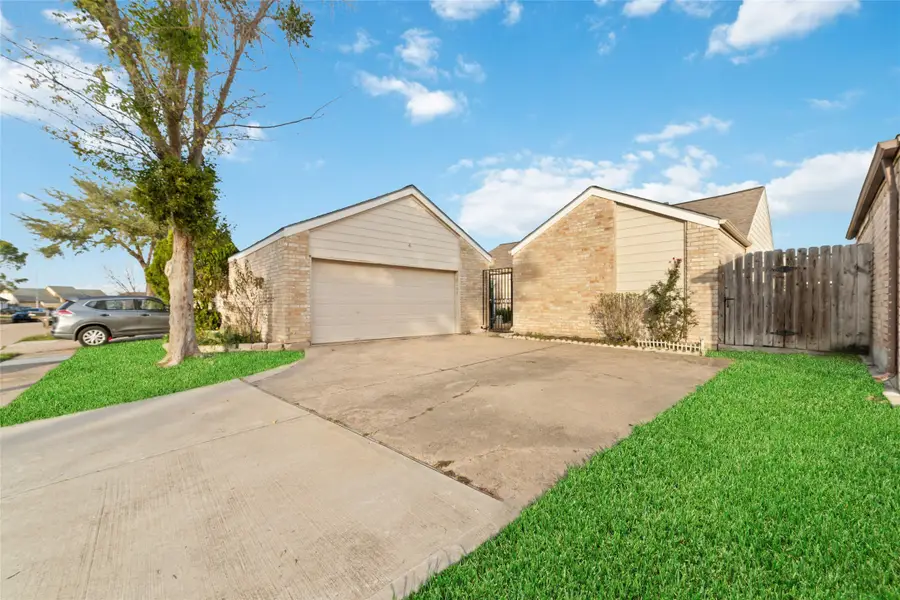 7107 Plaza Del Sol Drive, Houston, TX 77083 - Image #2