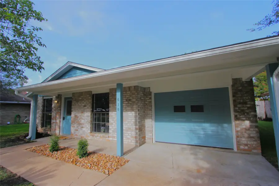 610 N 12th Street, La Porte, TX 77571 - #2
